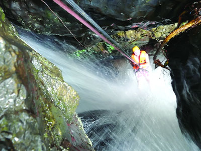 VƯỢT THÁC, VƯỢT NÚI MẠO HIỂM (Hằng ngày)