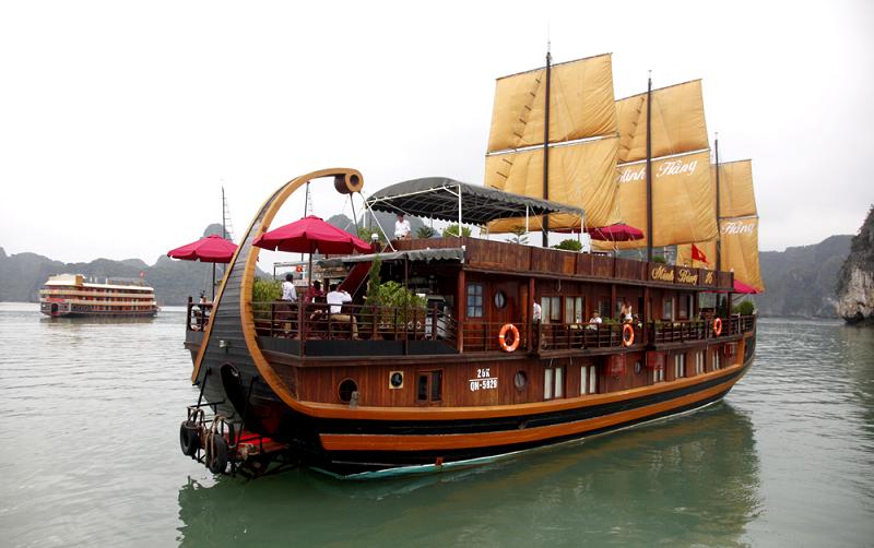CRUISE IN HA LONG BAY (2 Day 1 night)